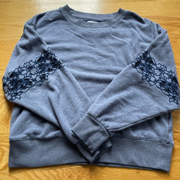 American Eagle Outfitters Tops - American Eagle Gray Sweatshirt with Embroidered Sleeves Size Small